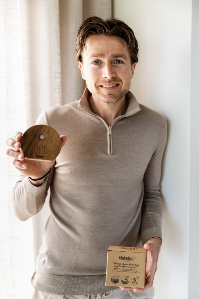 Bob mit einer Melodiez Nature Box und Verpackung